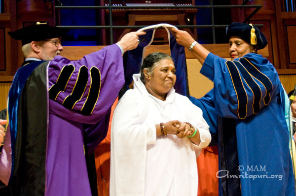 Amma receives Doctorate of Humane Letters from SUNY