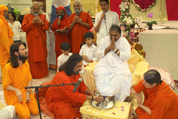 Swamiji performning Guru Padapuja in Tokyo