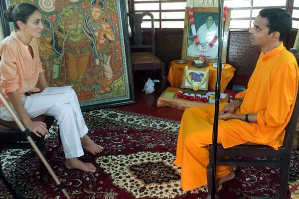 Anna Agnelli interviewing Swami Shubamritananda Puri