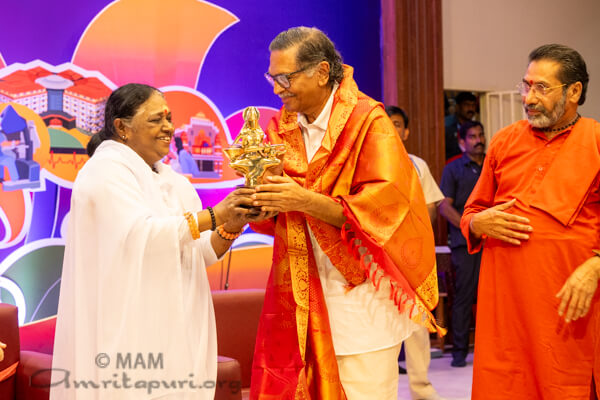 Prof. V Madhusoodanan Nair receives the Amritakeerti Puraskar