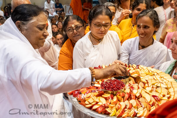 Rosh HaShanah celebrated at Amritapuri